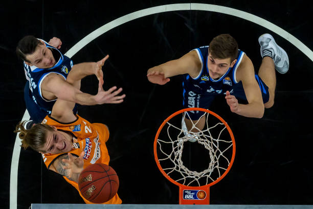 他希望通过 他希望通过