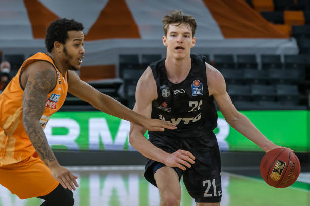 培养年轻球 培养年轻球